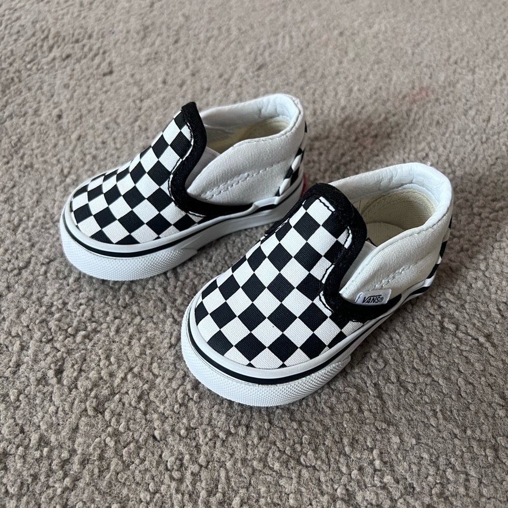 Toddler Slip-On V Checkerboard Sneakers size 2C